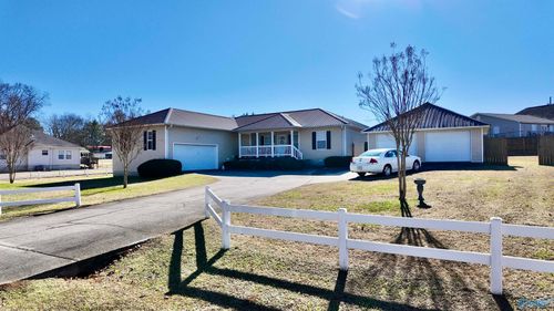 100 Plantation Dr, Albertville, AL, 35951-3783 | Card Image