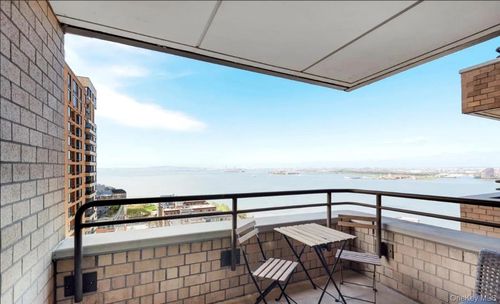 24g-200 Rector Place, New York, NY, 10280 | Card Image