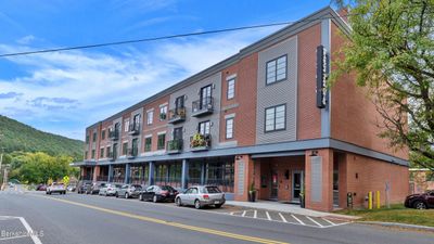 303 - 34 Bridge St, Condo with 2 bedrooms, 2 bathrooms and null parking in Great Barrington MA | Image 3