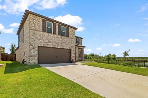 800 Brock Dr, Aubrey, TX, 76227-3333 | Card Image