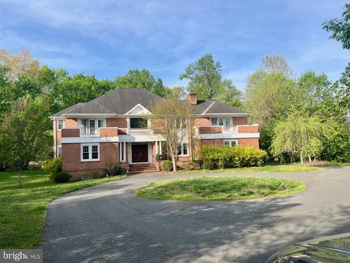 9709 Georgetown Pike, GREAT FALLS, VA, 22066-2618 | Card Image