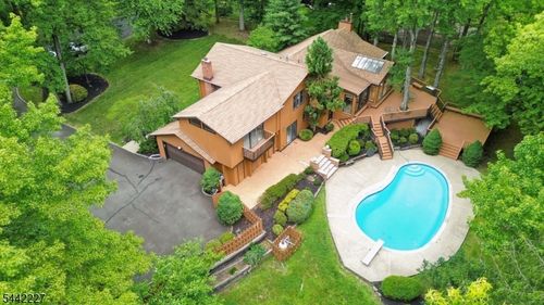 39 Highlander Dr, Scotch Plains, NJ, 07076-2419 | Card Image