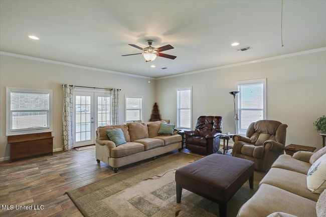 26-2099 E Franklin St | Image 13