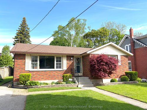 35 Napier St, Goderich, ON, N7A1W2 | Card Image