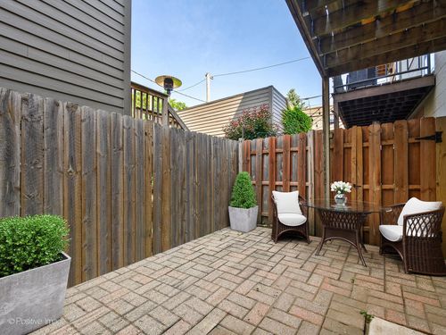 2132 Bell Ave, Chicago, IL, 60647-3276 | Card Image