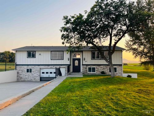 627 Sugar Ave, Ontario, OR, 97914-8607 | Card Image