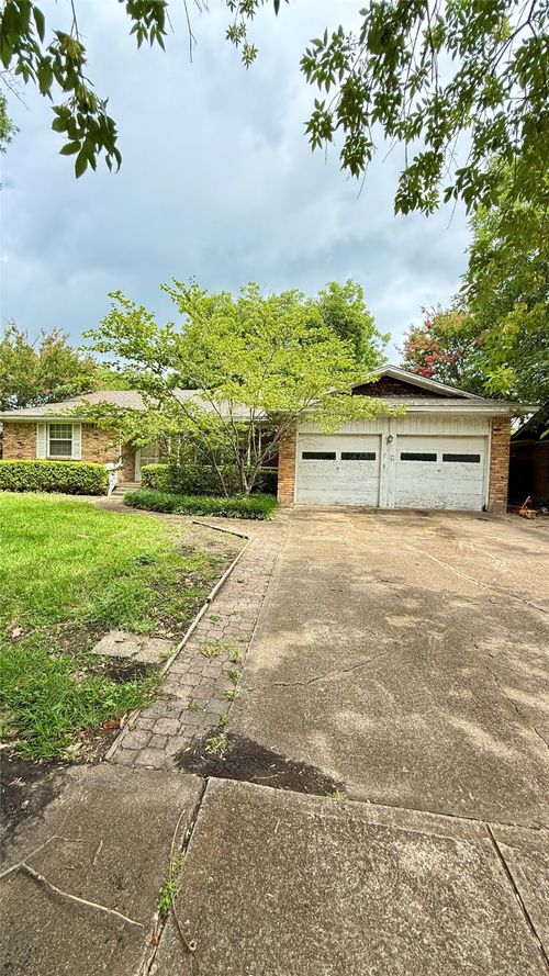 8423 Sweetwater Dr, Dallas, TX, 75228-5843 | Card Image