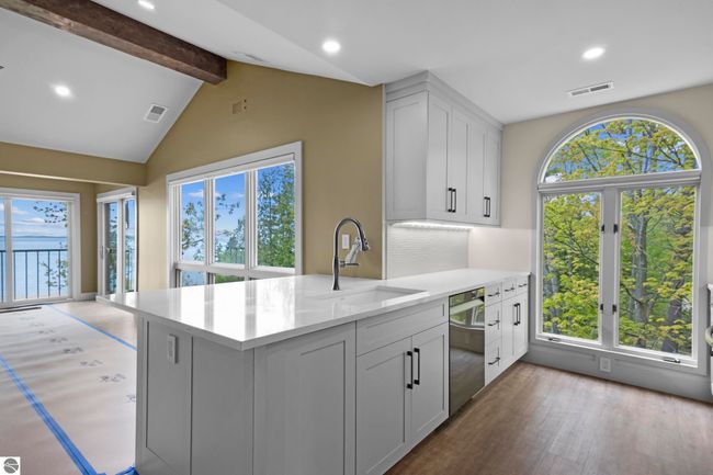 3 - 9200 N Bayshore Dr, House other with 1 bedrooms, 2 bathrooms and null parking in Elk Rapids MI | Image 16