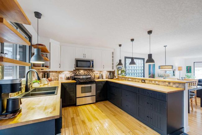 43 Coachwood Place Sw, House other with 4 bedrooms, 4 bathrooms and 4 parking in Calgary AB | Image 18