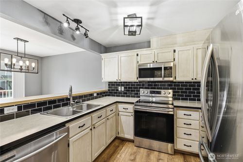 b201-1670 Sw Mulberry Pl, Oak Harbor, WA, 98277-7177 | Card Image