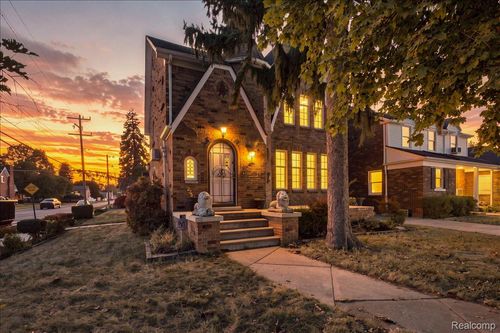 8205 Ward St, Detroit, MI, 48228-2715 | Card Image
