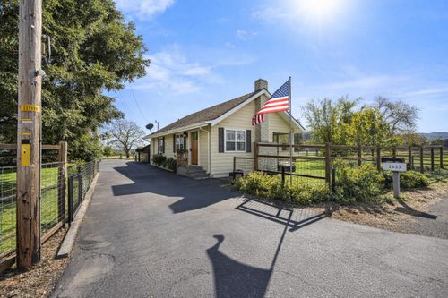 2653 Scenic Ave, Central Point, OR, 97502-1743 | Card Image