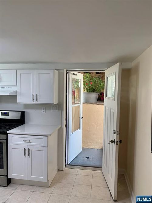 272 Day Ave, Fairview, NJ, 07022-1748 | Card Image