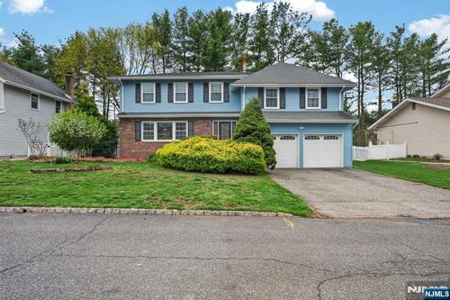 7 Chicopee Dr, Wayne, NJ, 07470-2085 | Card Image