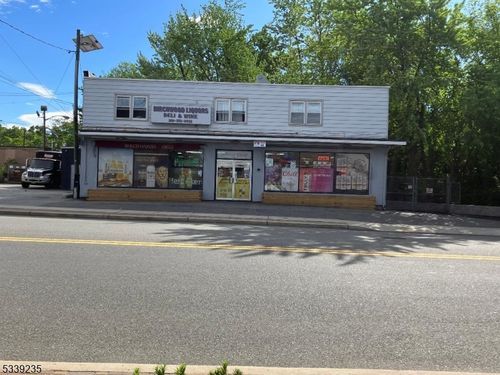 545 Mola Blvd, Elmwood Park, NJ, 07407-1355 | Card Image
