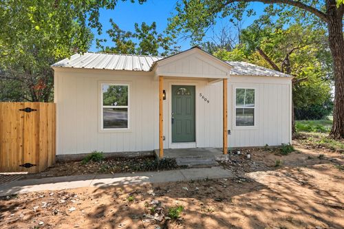 5609 James Dr, River Oaks, TX, 76114-3356 | Card Image