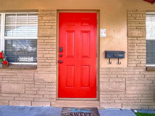 220 Se Jefferson Cir N, St Petersburg, FL, 33703-1431 | Card Image