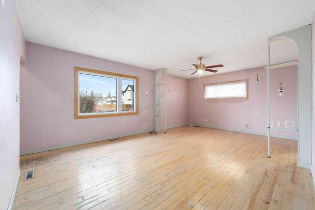 8531 47 Ave Nw, House other with 3 bedrooms, 2 bathrooms and 2 parking in Calgary AB | Image 9