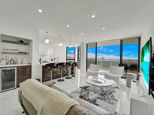 apt-2109-20281 E Country Club Dr, Aventura, FL, 33180-3033 | Card Image