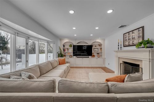 1 Orchard Farm Rd, Port Washington, NY, 11050 | Card Image