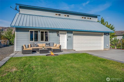 682 Sw Section Ave, Quincy, WA, 98848-9325 | Card Image