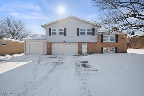 4084 Dennis Ln, Brunswick, OH, 44212-2904 | Card Image