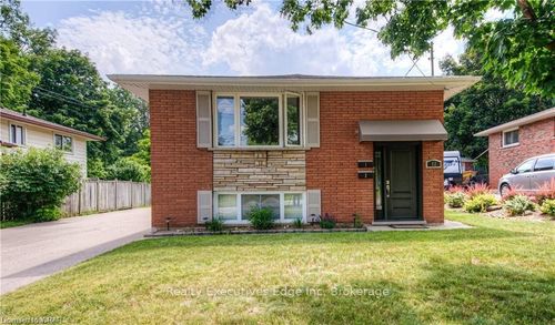 62 Scenic Dr, Kitchener, ON, N2A2P6 | Card Image