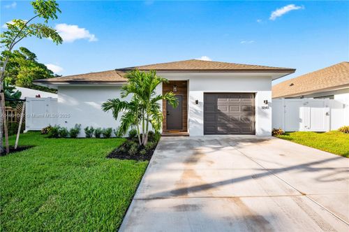1041 W Lakewood Rd, West Palm Beach, FL, 33405-3007 | Card Image
