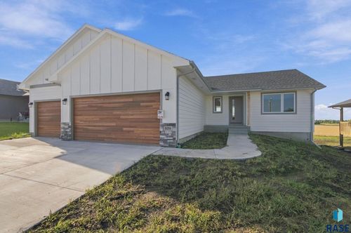 809 Sarah C Cir Circle, Garretson, SD, 57030 | Card Image