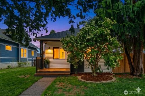 a-2415 Cedar St, Everett, WA, 98201-3146 | Card Image