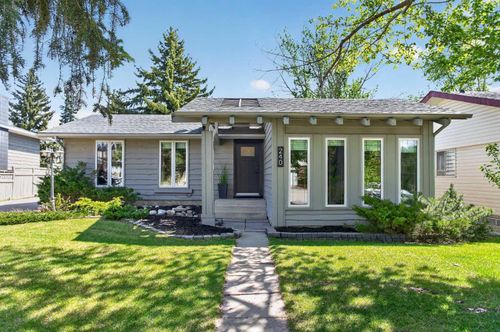 240 Canniff Pl Sw, Calgary, AB, T2W2L8 | Card Image