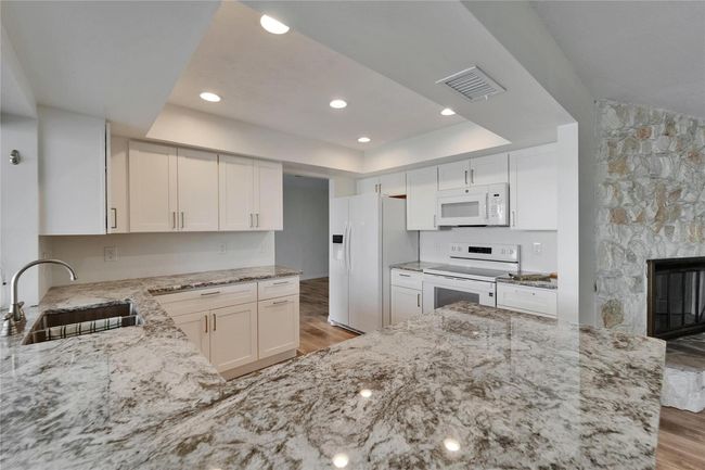 Brand New Kitchen and appliances!! | Image 24