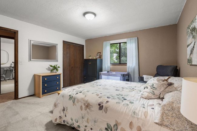 Upstairs bedroom 3 w/bathroom | Image 24