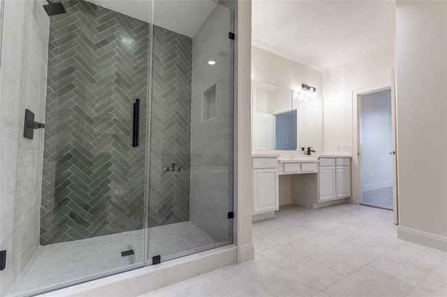 Primary Bathroom | Image 15