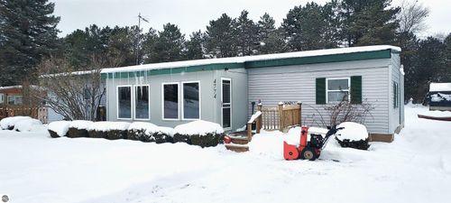 4774 Flamingo Dr N, Traverse City, MI, 49685-9257 | Card Image