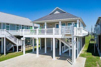 922 Seadrift Drive, House other with 3 bedrooms, 2 bathrooms and null parking in Crystal Beach TX | Image 1