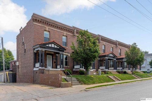 811 S 33rd St, Omaha, NE, 68105-2003 | Card Image