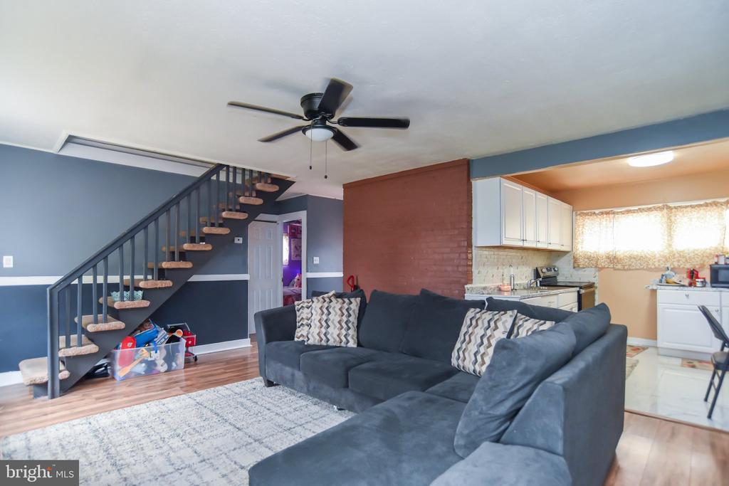 Residential in LEVITTOWN 2
