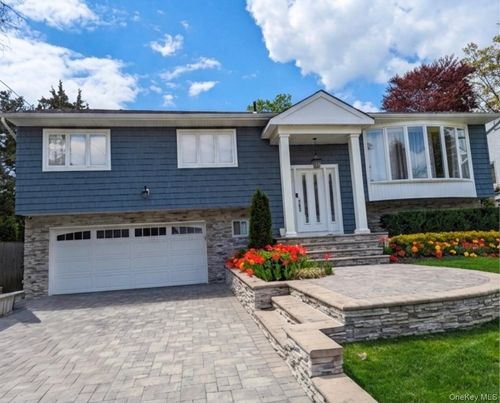 821 Cliffside Ave, Valley Stream, NY, 11581-3001 | Card Image