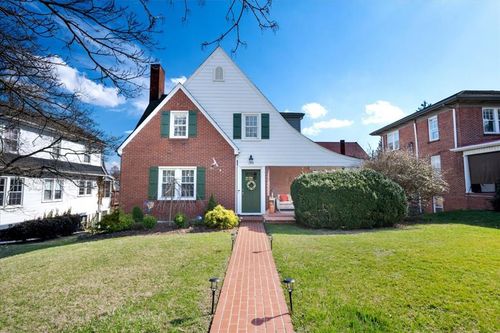 108 Valley St Nw, Abingdon, VA, 24210-2812 | Card Image