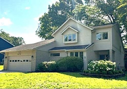 8767 Townsend Dr, White Lake, MI, 48386-4374 | Card Image