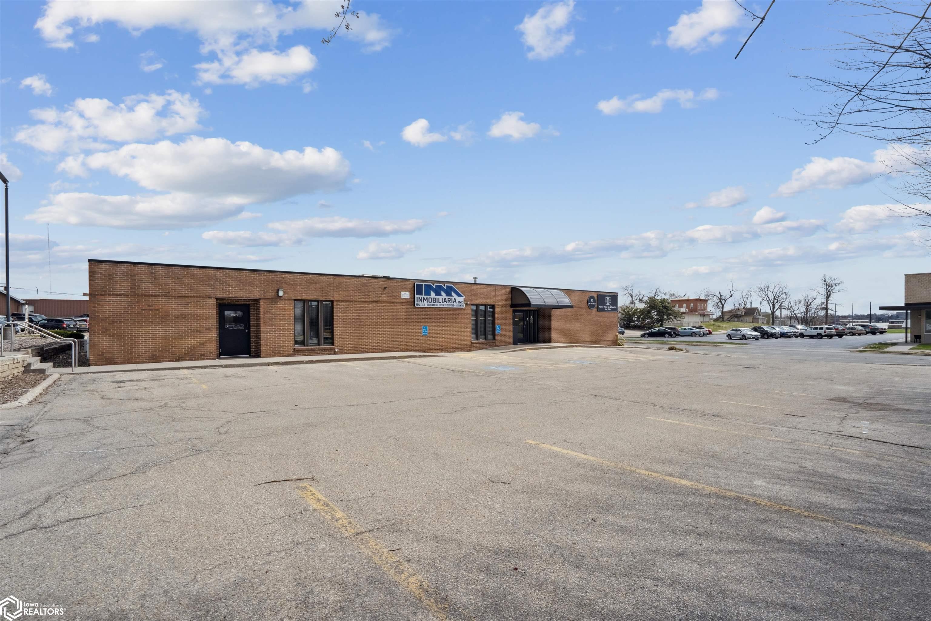 112 E Linn St, Marshalltown, IA 50158