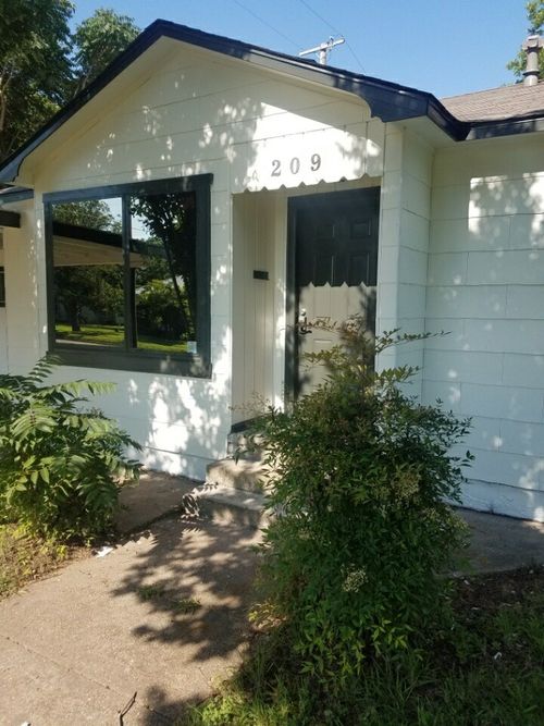 209 S Avenue H, Olney, TX, 76374-1715 | Card Image