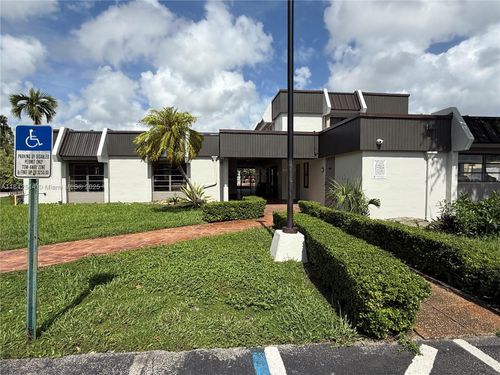 apt-d206-10431 N Kendall Dr, Miami, FL, 33176-1579 | Card Image