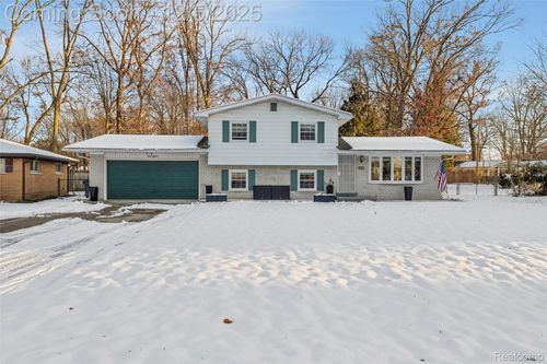 6018 Brynthrop Dr, Shelby Township, MI, 48316-4301 | Card Image