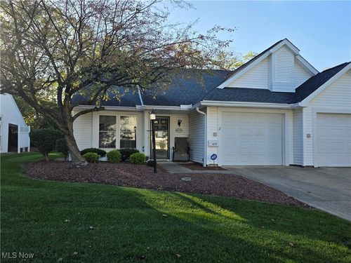 4273 Settlers Way, Brunswick, OH, 44212-2994 | Card Image
