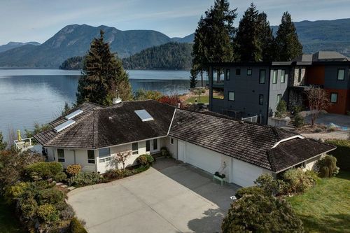 6484 Gale Ave N, Sechelt, BC, V7Z0L1 | Card Image