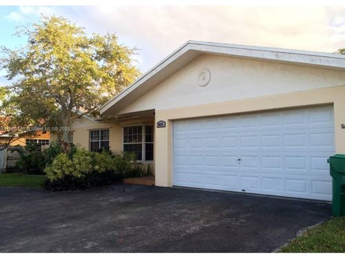 9034 Sw 163rd Ter, Palmetto Bay, FL, 33157-3568 | Card Image
