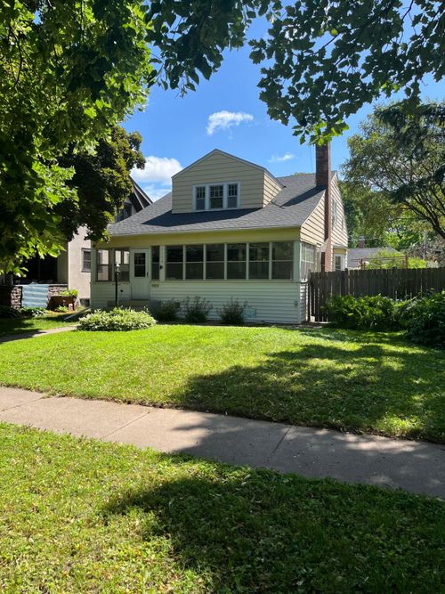 1174 Lexington Pkwy N, Saint Paul, MN, 55103-1032 | Card Image