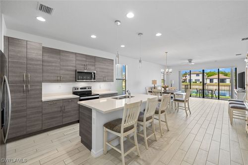8980 Madrid Cir, NAPLES, FL, 34104-6227 | Card Image